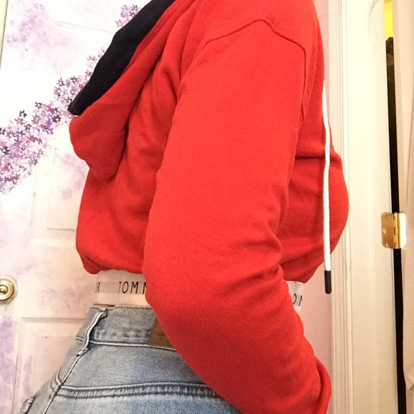 Tommy Hilfiger Elastic Cropped Hoodie Sweatshirt - Picture 2 of 5